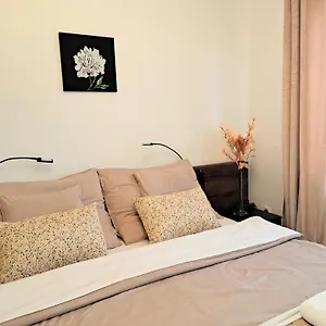 Orient Apartmanhaz Эгер
